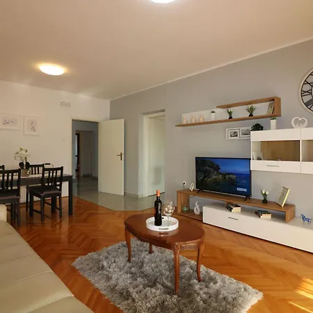 Luna By Interhome Porec